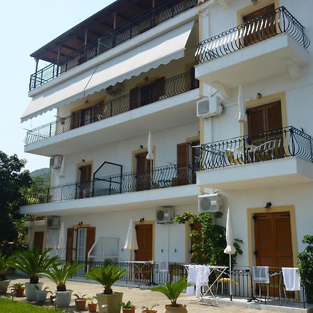 Makis Studios & Apartments Poros  Eksteriør billede