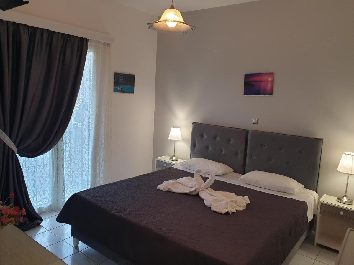 Makis Studios & Apartments Poros  Eksteriør billede