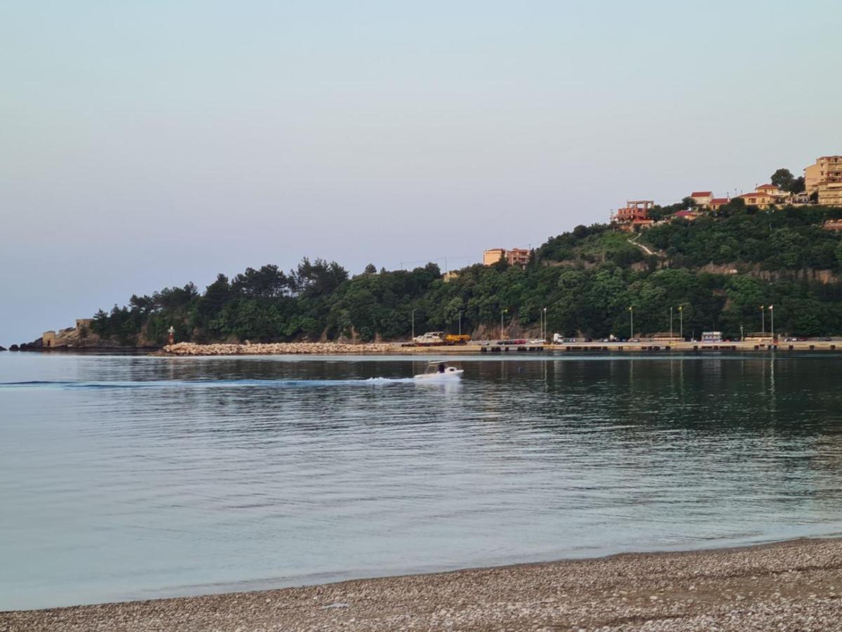 Makis Studios & Apartments Poros  Eksteriør billede