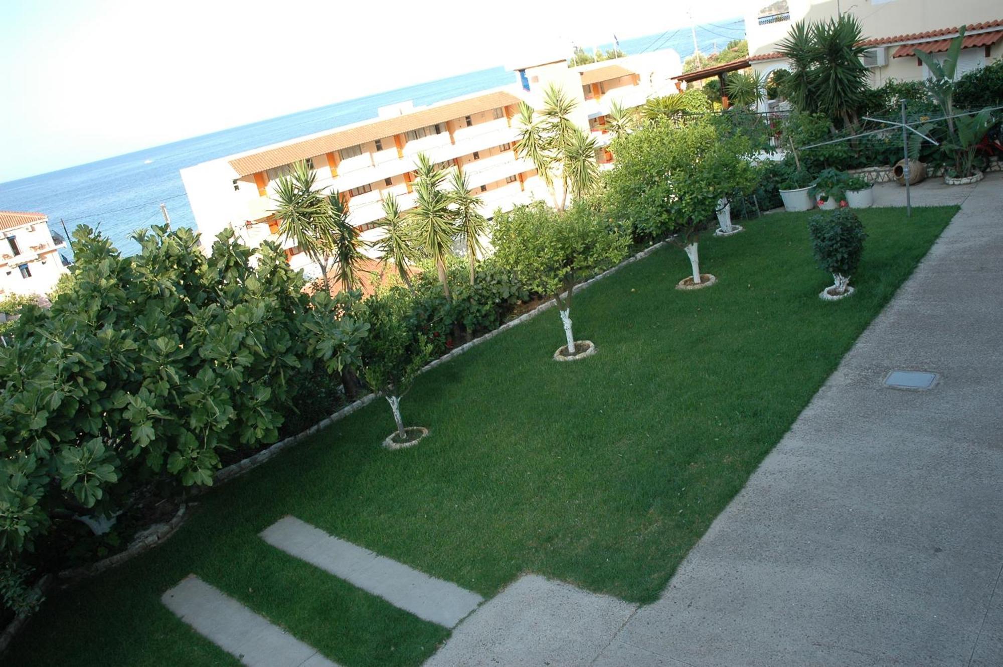 Makis Studios & Apartments Poros  Eksteriør billede