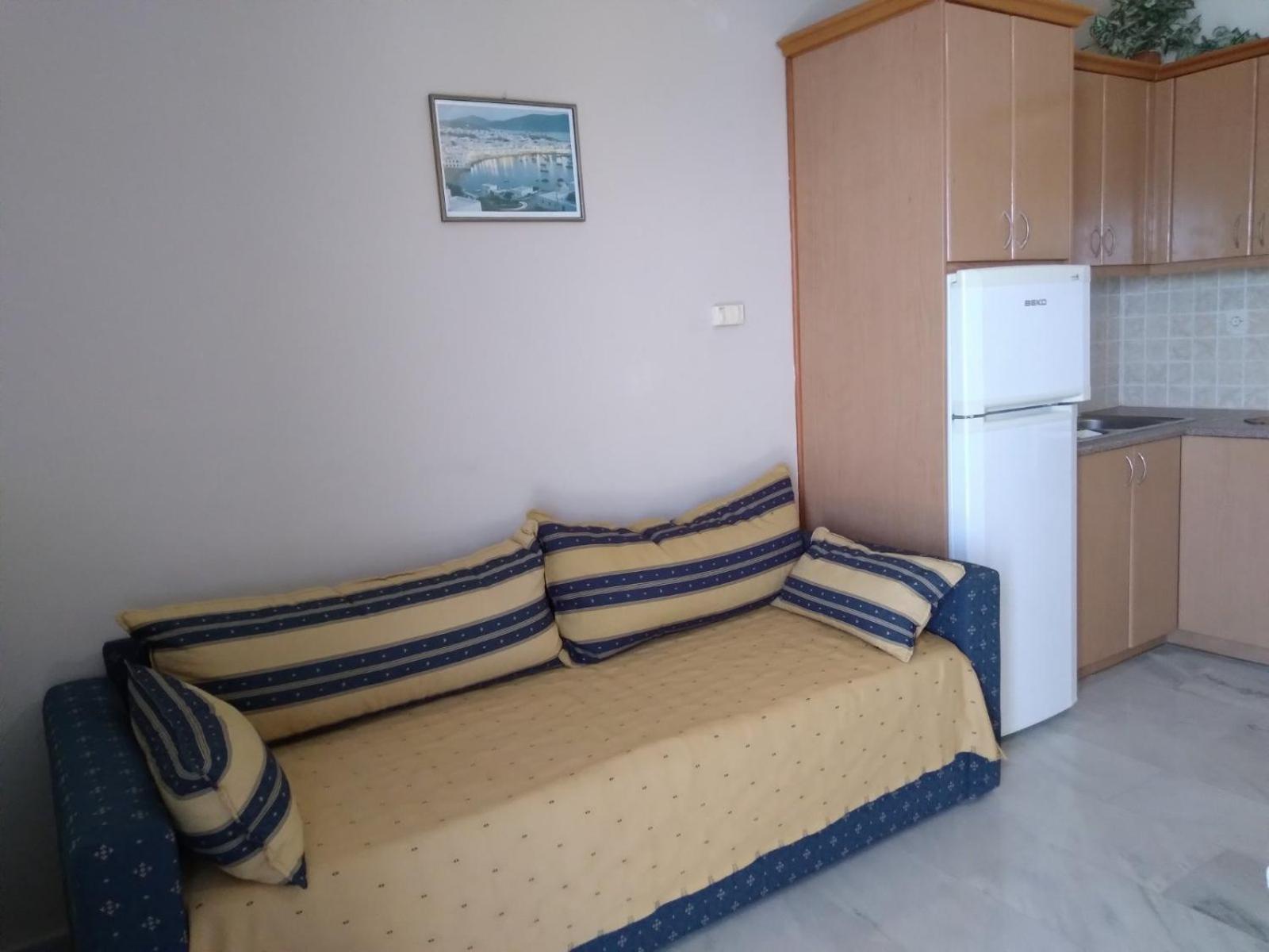 Makis Studios & Apartments Poros  Eksteriør billede