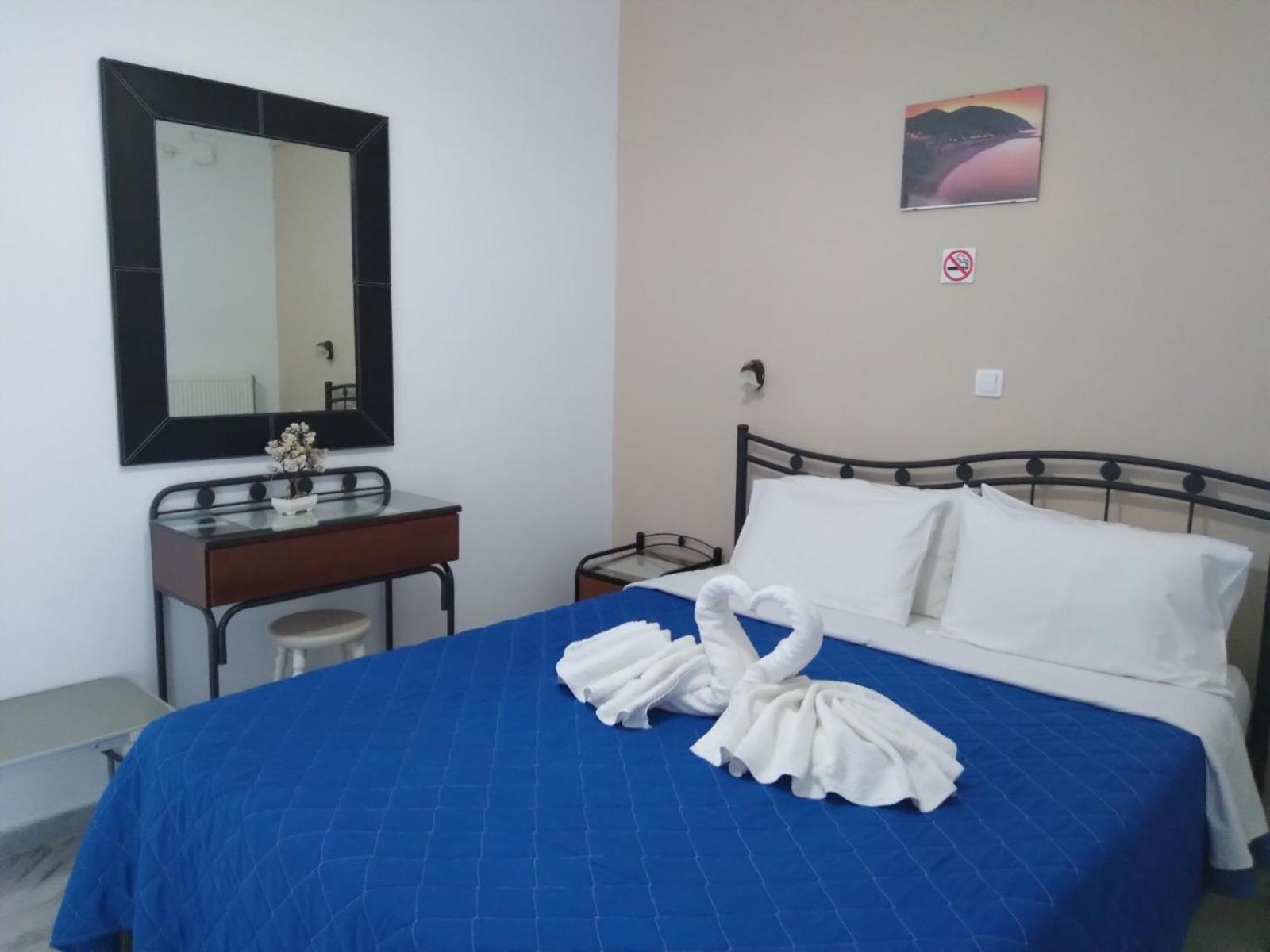 Makis Studios & Apartments Poros  Eksteriør billede