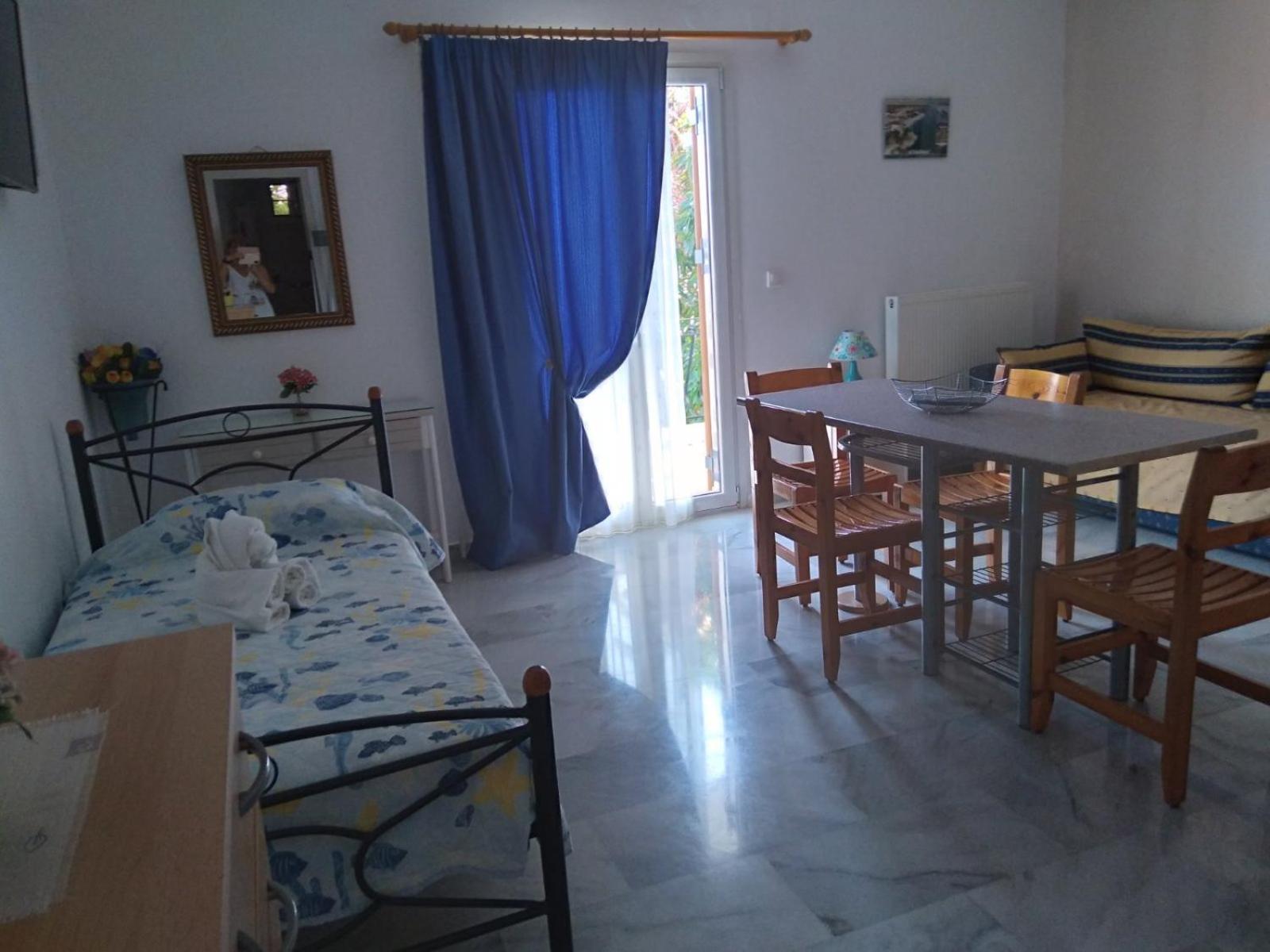 Makis Studios & Apartments Poros  Eksteriør billede