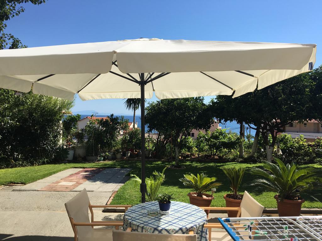 Makis Studios & Apartments Poros  Eksteriør billede