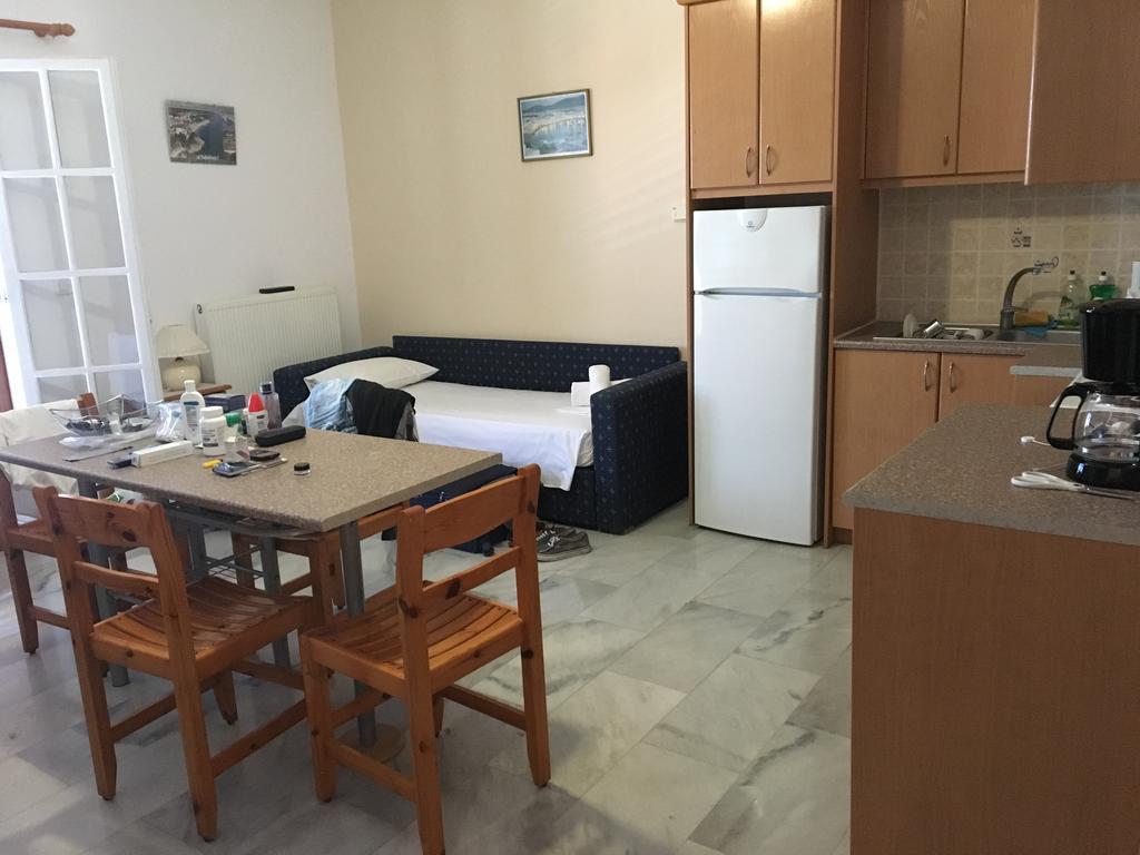 Makis Studios & Apartments Poros  Eksteriør billede