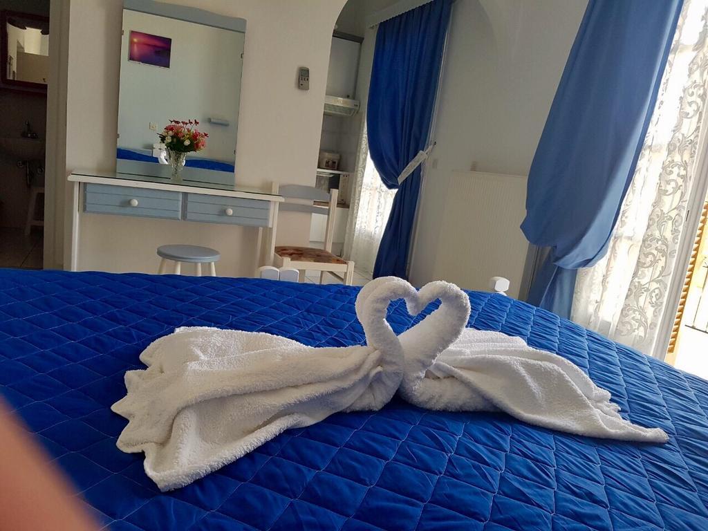 Makis Studios & Apartments Poros  Eksteriør billede